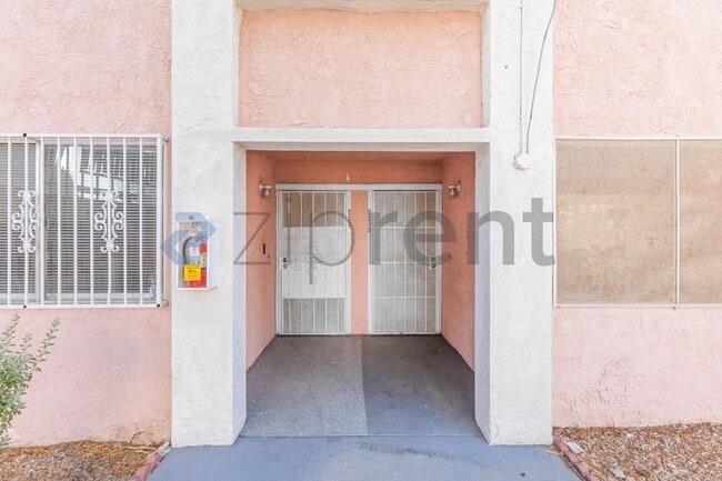 Building Photo - Unit 33