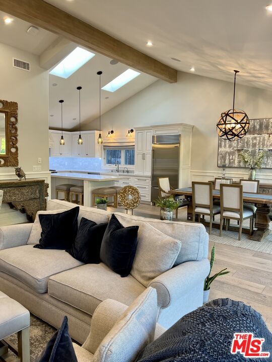 Foto del edificio - 7016 Hartcrest Dr