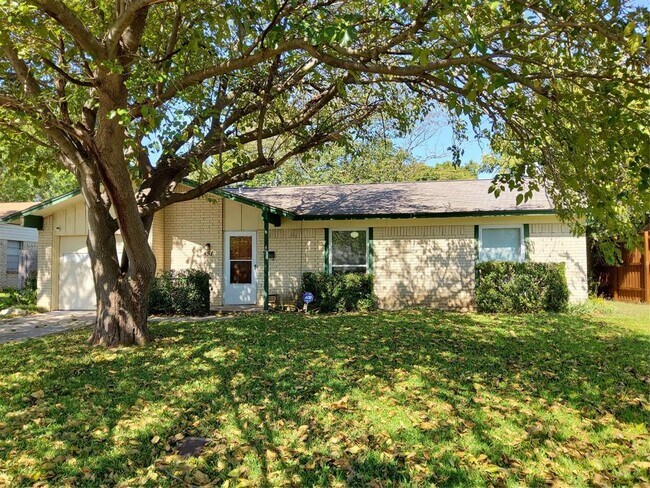 Building Photo - 451 Azalea Ln