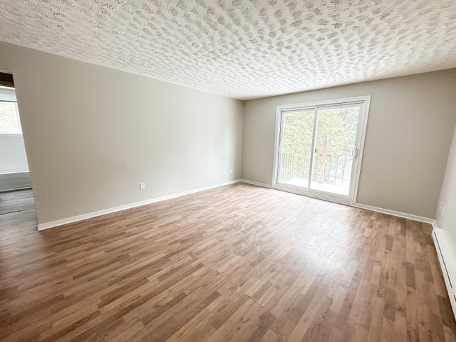 Building Photo - 35 Dobbin St