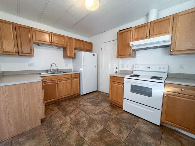 Building Photo - 114 W Head St