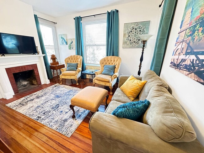 Building Photo - 205 SE 7th St