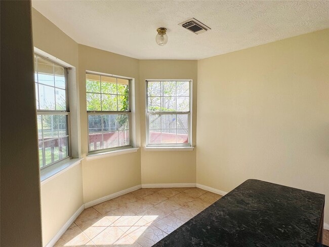 Building Photo - 17202 E Shawnee