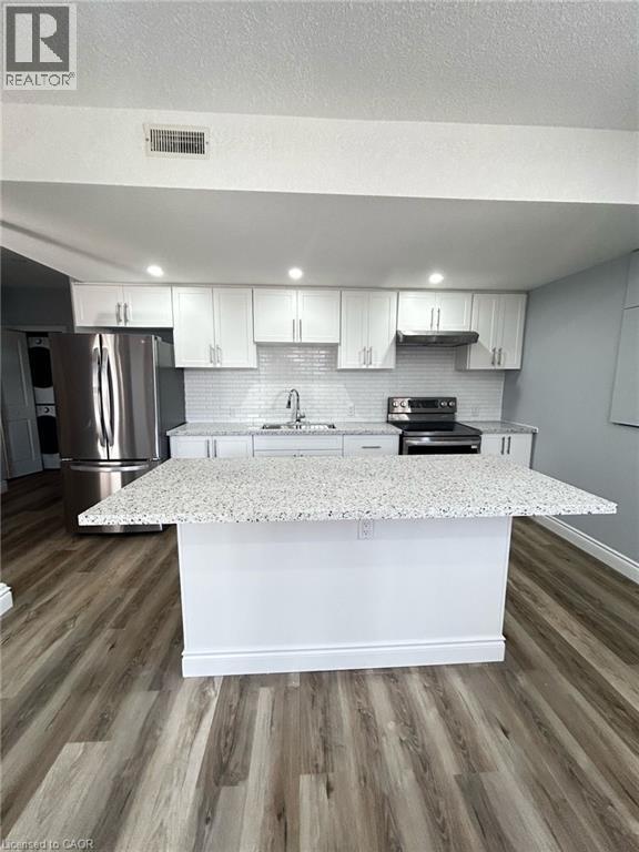 Photo du bâtiment - 513 Blair Creek Dr