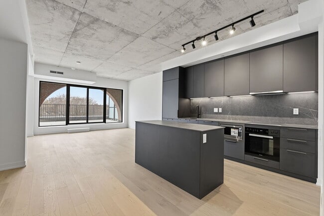 Building Photo - 761 Queen St E