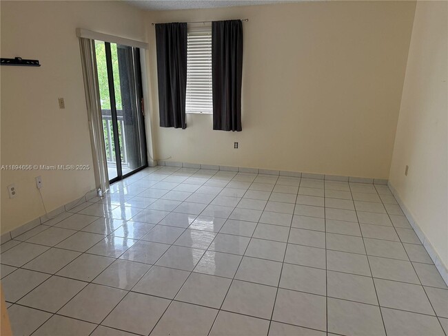Foto del edificio - 8879 Fontainebleau Blvd