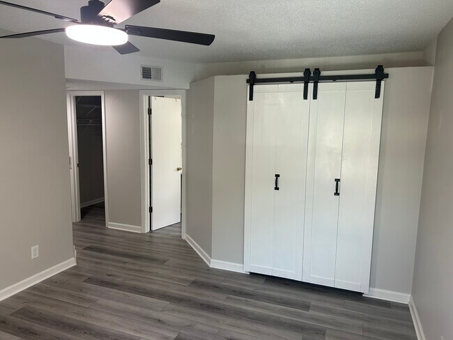 Foto del edificio - 8960 Duckview Dr