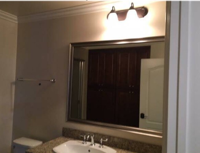Foto del edificio - 11100 Riverside Dr