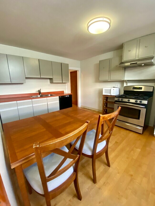 Building Photo - 54 Webster Ave