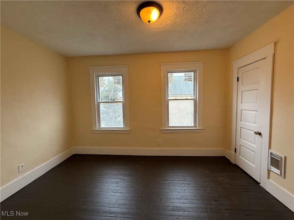 2197 E 80th St Cleveland, OH 44103 – photo 4