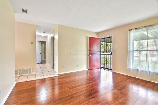 Foto del edificio - 5409 Ailanthus Trail