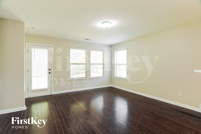 Building Photo - 465 W Park Dr