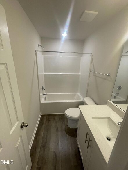 Building Photo - 1006 Peony Ln