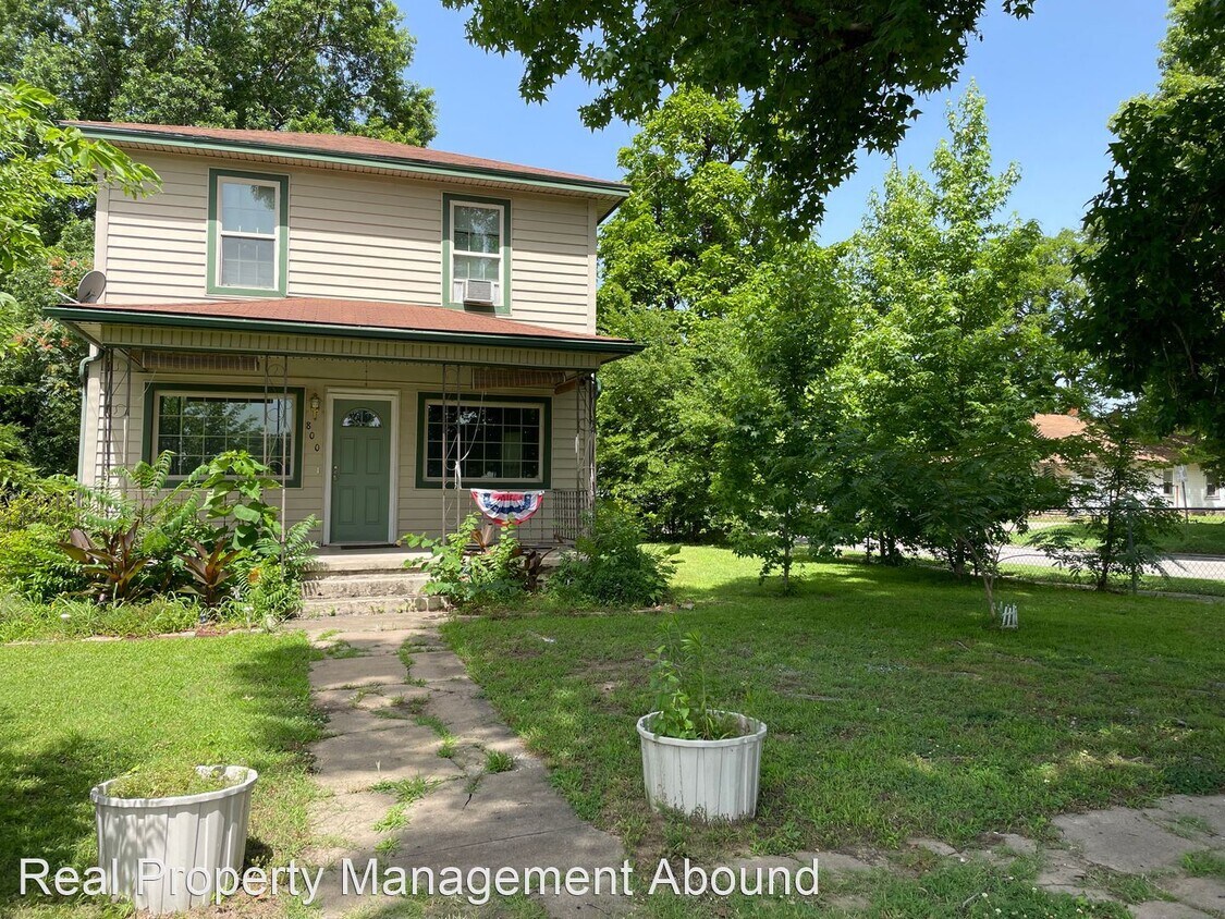 3 br, 1.5 bath House 800 S Rogers Avenue House Rental in Okmulgee