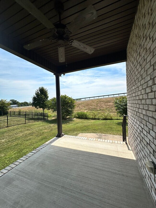 Foto del edificio - Stunning 3 Bedroom 2 Bath House