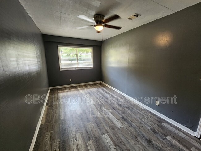 Building Photo - 1406 Jackson Dr