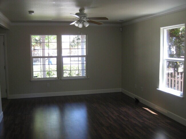 Foto del edificio - Great home and location on 3rd and Ash