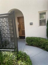 Building Photo - 121 Holly Springs