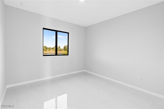 Building Photo - 3340 NE 19th Ave