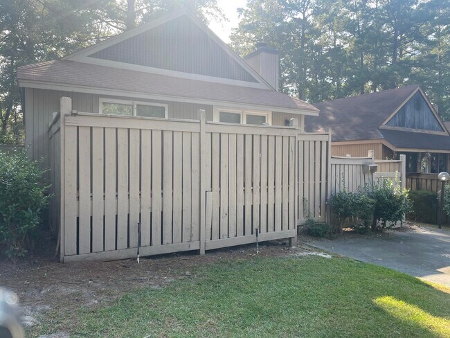 Building Photo - 12 Bluff Pointe Way