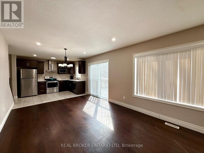 Building Photo - 8 Alexander Cir