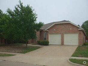 Building Photo - 208 Lake Village Dr