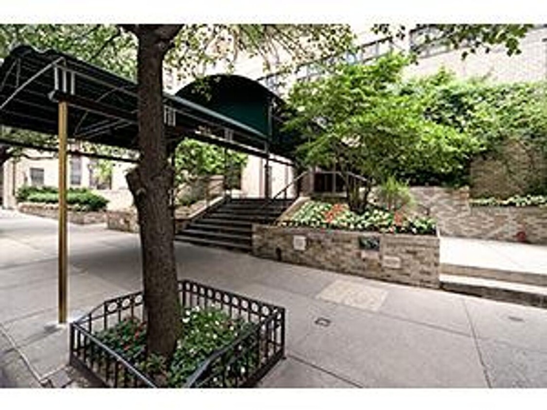 Building Photo - 115 E 87th St