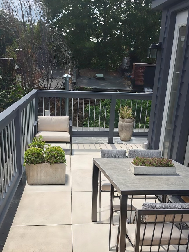 Building Photo - 22 Sussex St