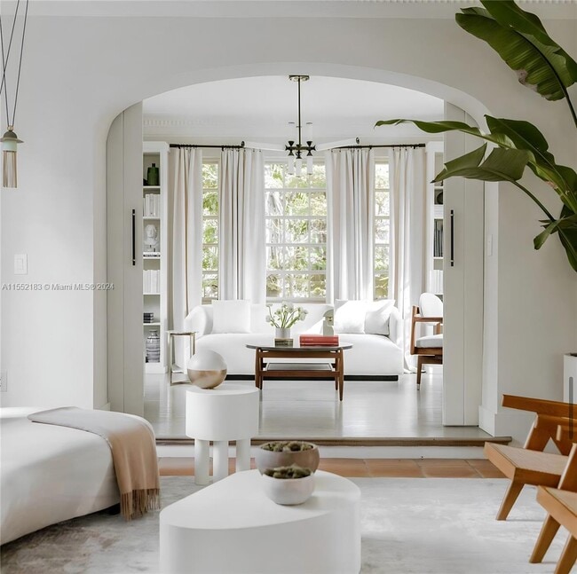 Building Photo - 400 S Hibiscus Dr