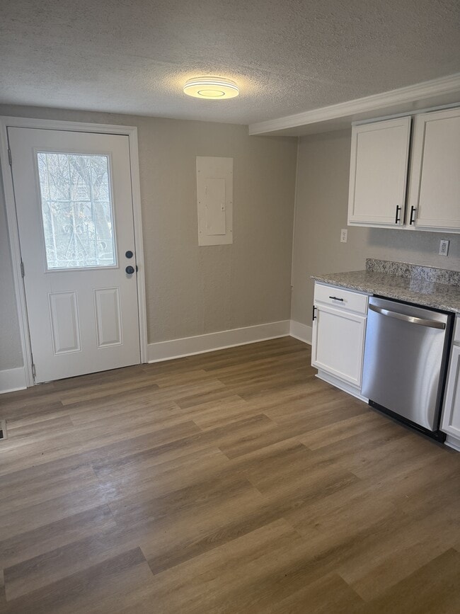 Building Photo - 2208 Cheek St