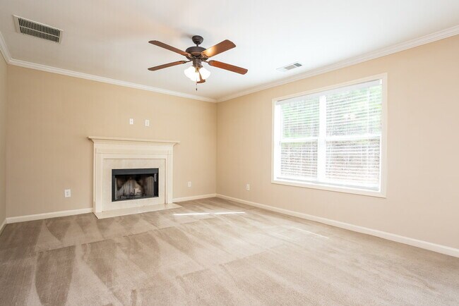 Building Photo - 233 Logan Creek Ln