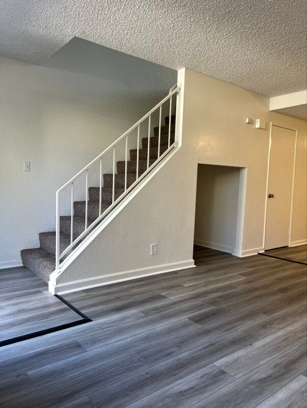 Building Photo - 43711 Challenger Way