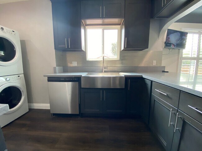 Foto del edificio - 702 N McCadden Pl