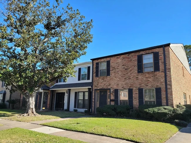 Foto del edificio - 6329 Ivanhoe Ln