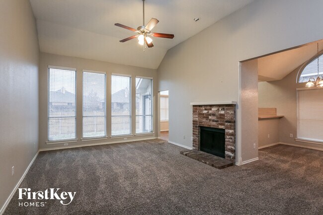 Building Photo - 136 Woodcreek Dr