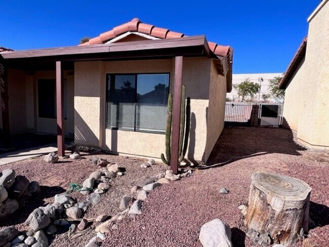 Foto del edificio - 3BR 2Ba Remodeled with Yard and Garage