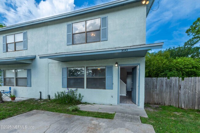 Building Photo - 890 Hibiscus St