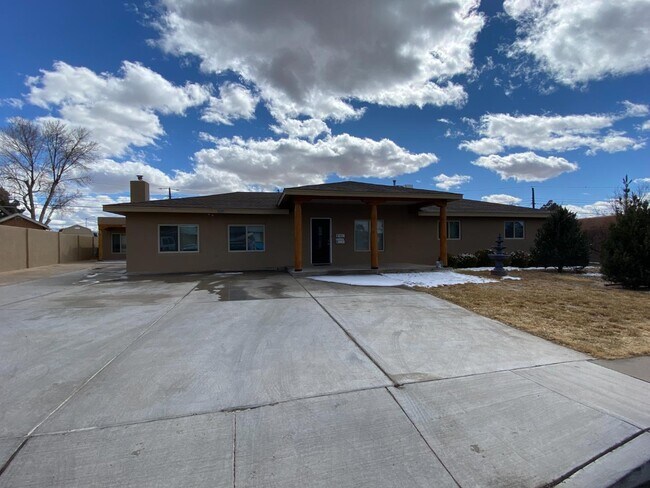Foto del edificio - 2300 Stevens Dr NE