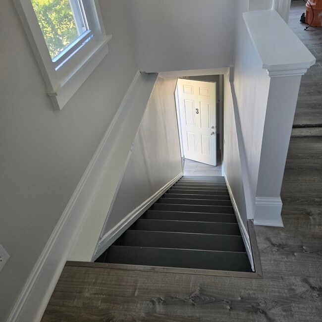 Building Photo - 785 Warwick Tpke