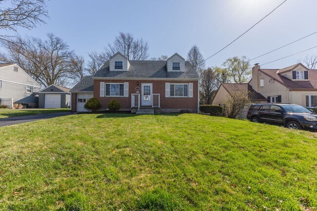 Building Photo - MADERIA- Charming 3 Bed Cape Cod w 1 car g...