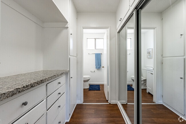 Estudio - 605 pies cuadrados - Armario - Palm Gate Apartments