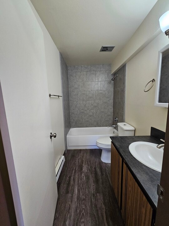 East 12 Rockwood Apartments — Community Grounds