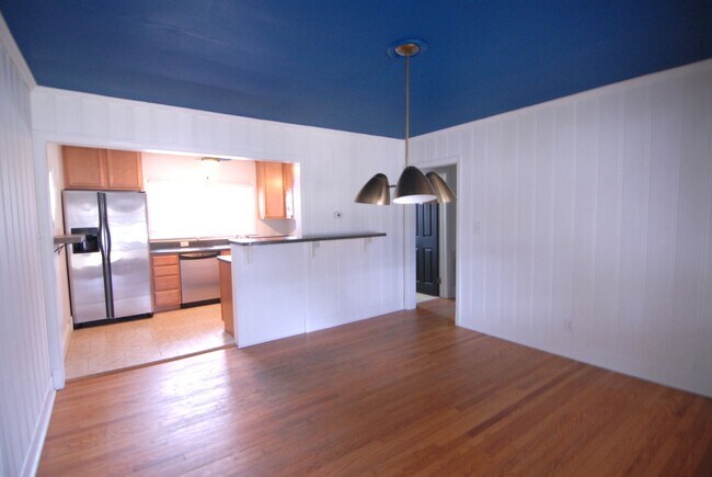Foto del edificio - Mid-century style 3 bedroom 2 bath brick r...