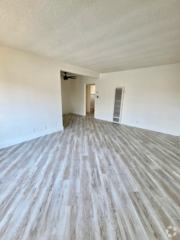 Building Photo - 734 N Inglewood Ave