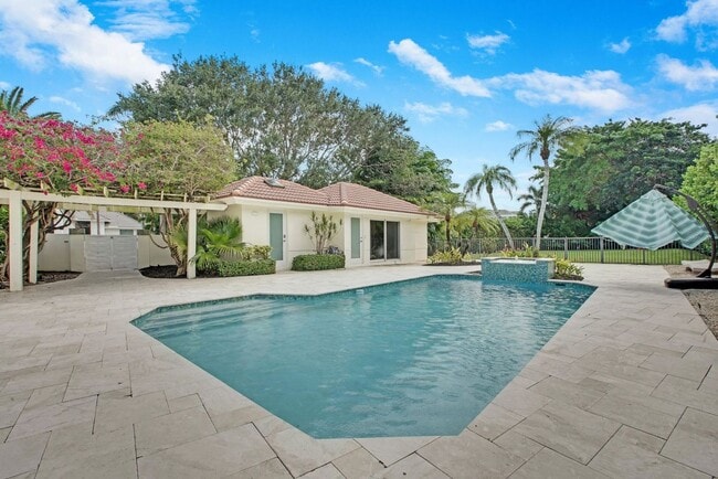 Foto del edificio - 7351 Valencia Dr