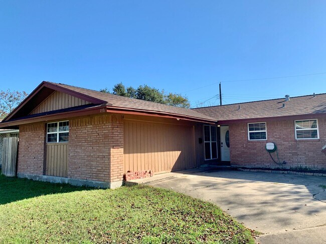 Foto del edificio - 4918 Branscomb Dr