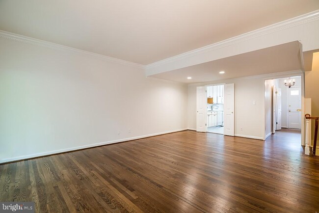 Building Photo - 3500 Hamlet Pl