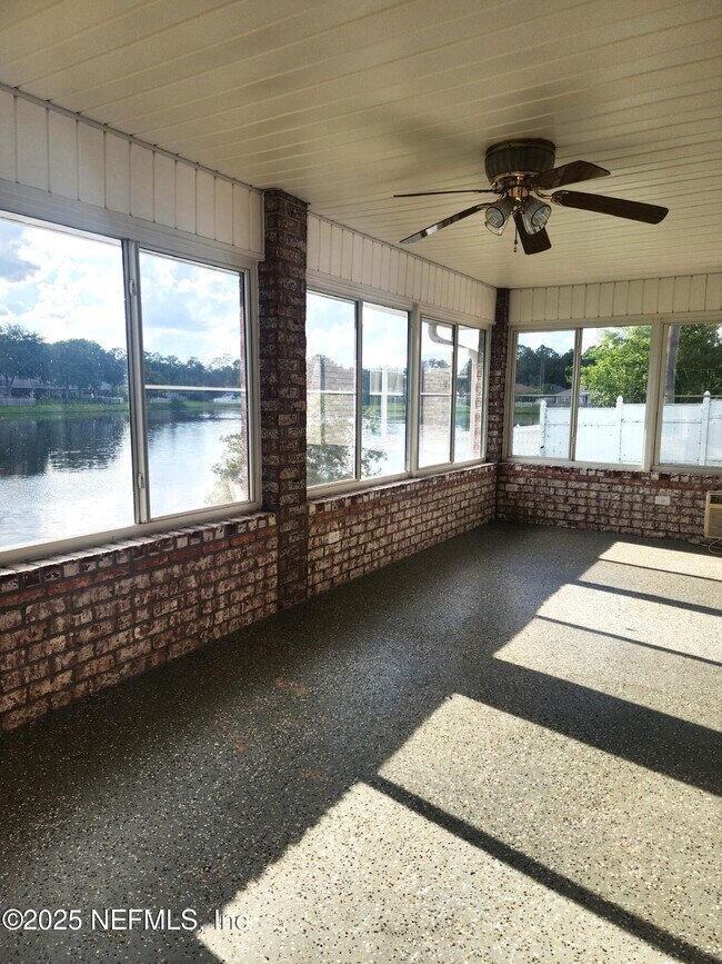 Foto del edificio - 1254 McGirts Creek Dr E