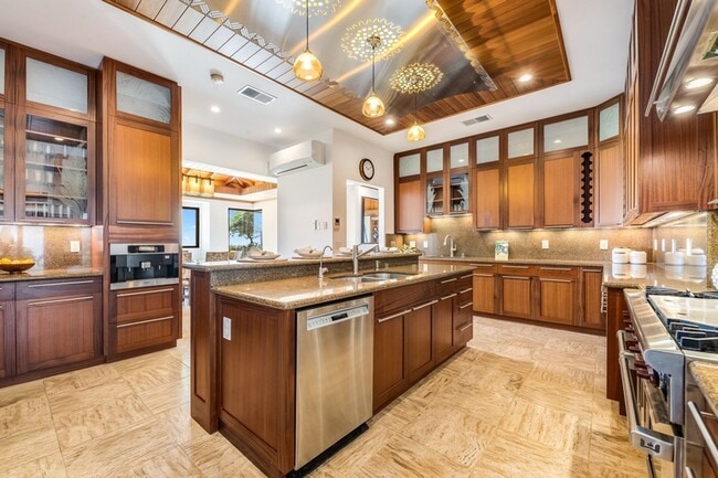 Building Photo - Castle Point Estate: Oceanfront w/ Pool, Spa, Gym & Lanais