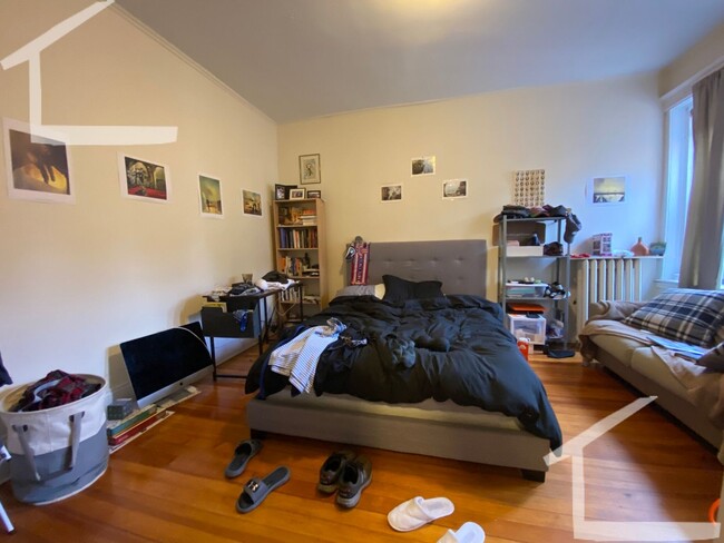 Foto del edificio - Large 3-Bed near BU in Brookline